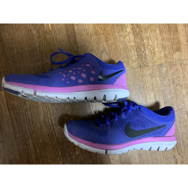 NIKE(ナイキ)の10/8出品終了FILEX2015RUNナイキUS8UK5.5EUR39CM25 レディースの靴/シューズ(スニーカー)の商品写真