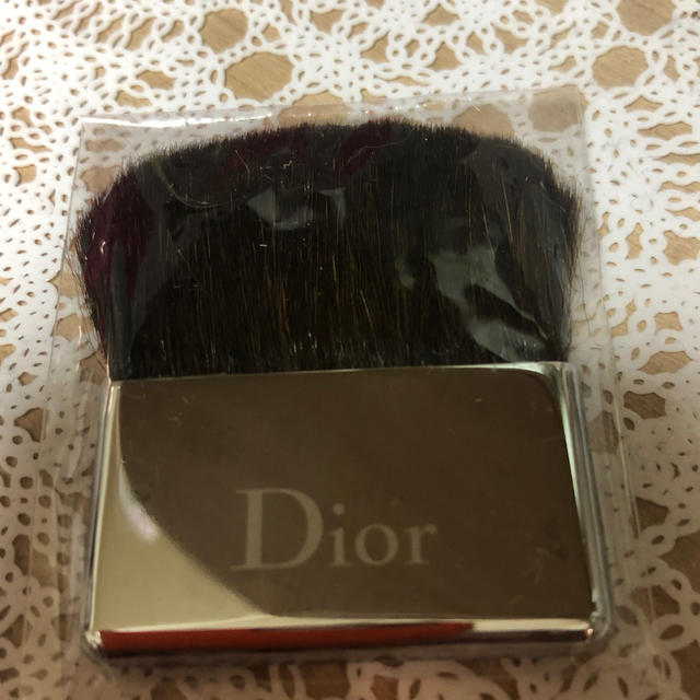 Dior(ディオール)の☆新品 未使用 ディオールコンパクトファンデ用ブラシ☆ コスメ/美容のベースメイク/化粧品(その他)の商品写真