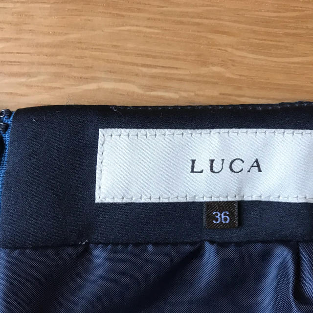 LUCA(ルカ)のLUCA ブルー ツイード スカート くるみボタン 36 レディースのスカート(ひざ丈スカート)の商品写真