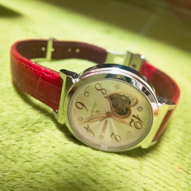 SEIKO LUKIA レディースウォッチ 腕時計 赤 ハート SSVM023