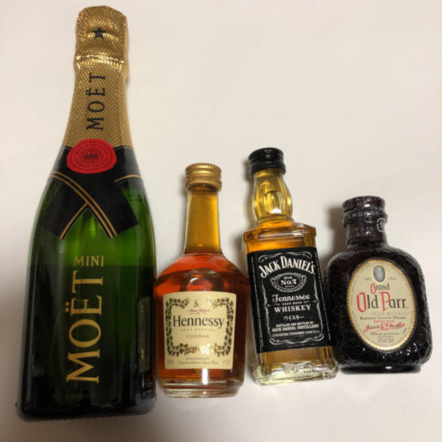 MOËT & CHANDON(モエエシャンドン)のお酒4点セット シャンパン ウイスキー ブランデー 食品/飲料/酒の酒(シャンパン/スパークリングワイン)の商品写真