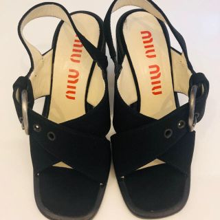 ミュウミュウ(miumiu)のmiumiuサンダル(サンダル)