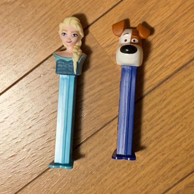 アナと雪の女王(アナトユキノジョオウ)のPEZ 4種セット エンタメ/ホビーのおもちゃ/ぬいぐるみ(キャラクターグッズ)の商品写真
