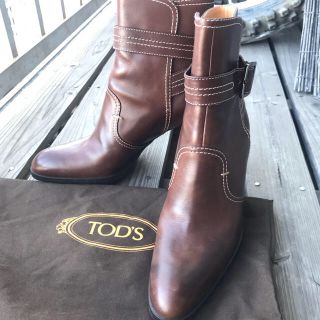 トッズ(TOD'S)の【本日迄特別値下げ 】美品 TOD’Sトッズ ステッチ ベルト ショートブーツ (ブーツ)