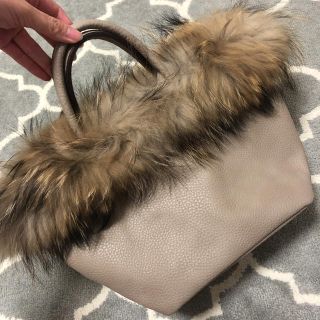 ラドロー(LUDLOW)の美品♡ファーバッグ グレージュ(ハンドバッグ)