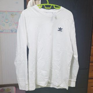 アディダス(adidas)のadidas originalsの長袖白(Tシャツ/カットソー(半袖/袖なし))