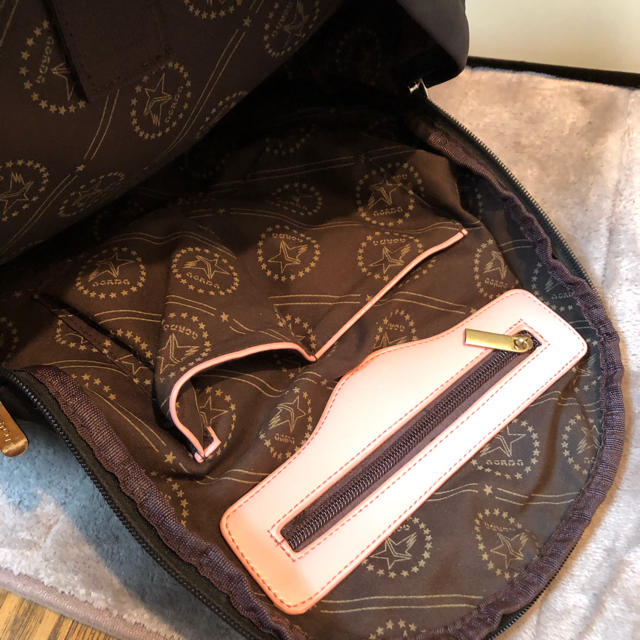送料無料 ブラック ×ピンク リュック リボン付き レディースのバッグ(リュック/バックパック)の商品写真
