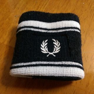 フレッドペリー(FRED PERRY)のFRED PERRY リストバンド☆ネイビー×ホワイト(バングル/リストバンド)