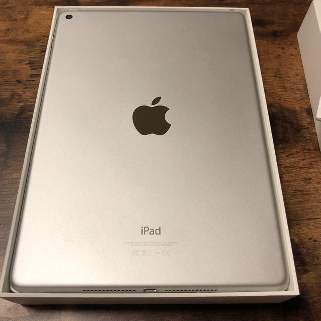 iPad(アイパッド)のipad air2 16gb wifiモデル apple ホワイト スマホ/家電/カメラのPC/タブレット(タブレット)の商品写真