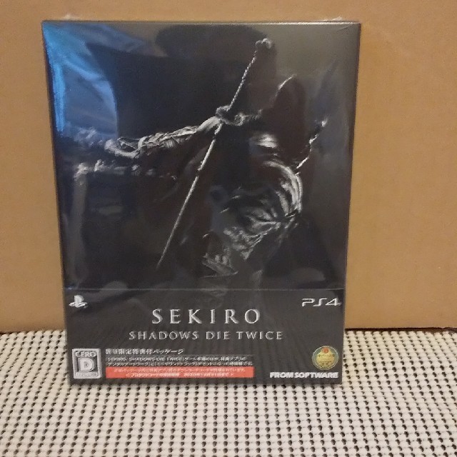 SEKIRO: SHADOWS DIE TWICE PS4版 エンタメ/ホビーのゲームソフト/ゲーム機本体(家庭用ゲームソフト)の商品写真