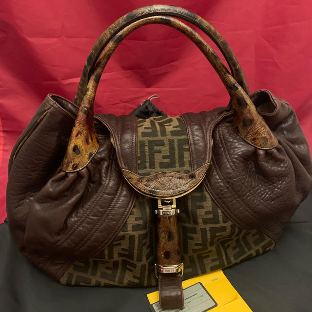 定番の中古商品 FENDI FENDI☆ズッカ柄&レザー☆スパイバッグ☆美品