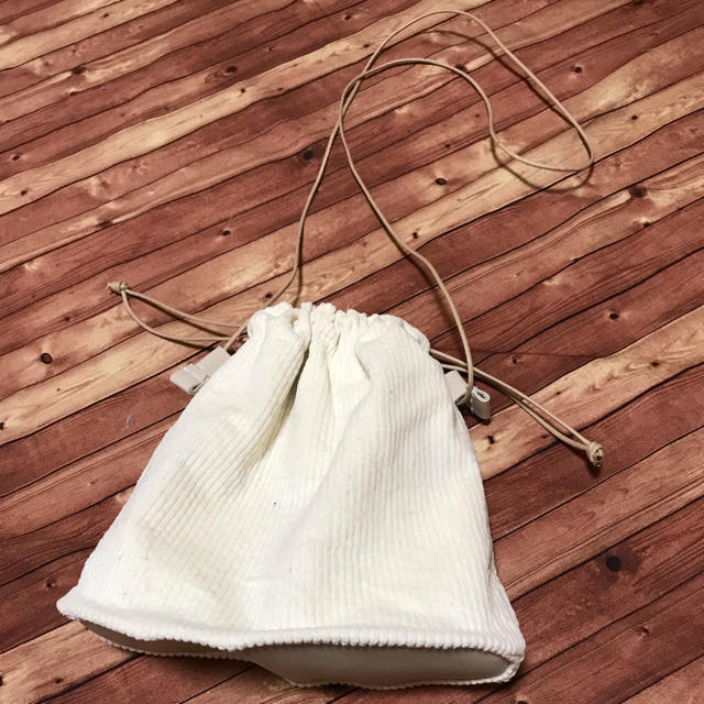 コーデュロイ ホワイト 巾着 ポシェット ハンドメイドのファッション小物(バッグ)の商品写真