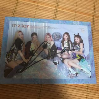Itzy It'z icy リア 直筆サインアルバムの通販 by たらすけshop|ラクマ
