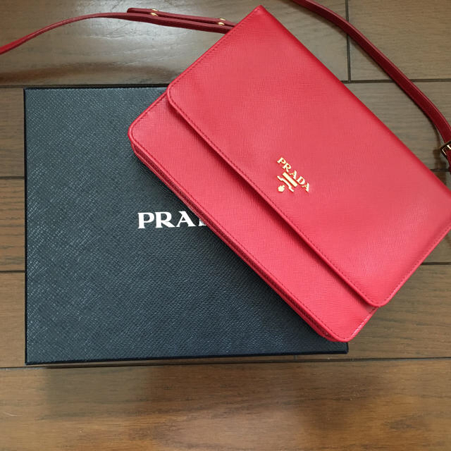 PRADA ウォレット　ショルダー長財布