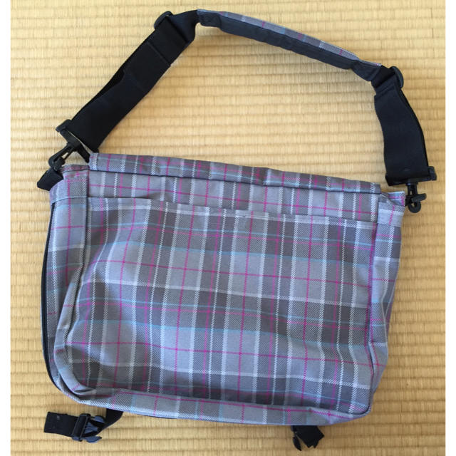 EASTPAK(イーストパック)のEAST PAK ☆ショルダーバッグ  used品 レディースのバッグ(ショルダーバッグ)の商品写真