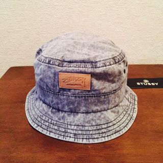 ステューシー(STUSSY)のSTUSSYデニムネイビーバケットハット(ハット)