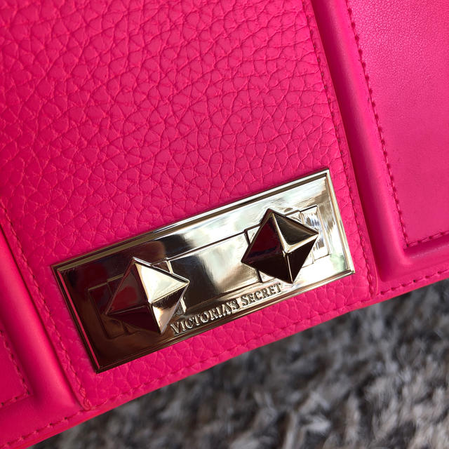 Victoria's Secret(ヴィクトリアズシークレット)のVICTORIAS SECRET ☆ピンククラッチバッグ☆ レディースのバッグ(クラッチバッグ)の商品写真