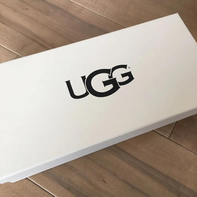 UGG(アグ)の新品未使用☆箱付き アグ ニット帽 お値下げ レディースの帽子(ニット帽/ビーニー)の商品写真