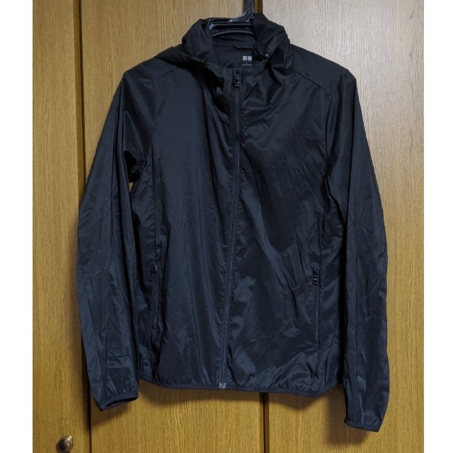 UNIQLO(ユニクロ)の★みに様専用★ユニクロ　ポケッタブルパーカー　黒 レディースのジャケット/アウター(ナイロンジャケット)の商品写真