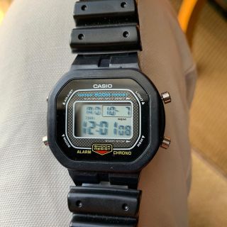 G-SHOCK DW5300-1AVのスタンド