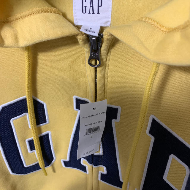 GAP(ギャップ)の新品 ⭐️gap ロゴパーカー イエロー メンズのトップス(パーカー)の商品写真