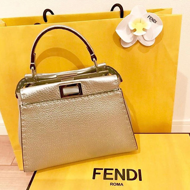 FENDI(フェンディ)のcameron様専用 ピーカブーセレリア シルバー レディースのバッグ(ハンドバッグ)の商品写真