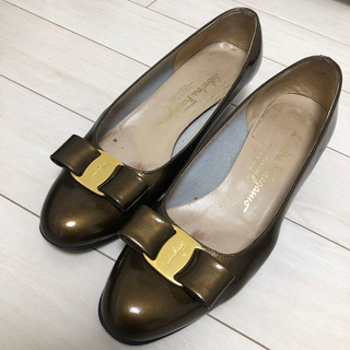 フェラガモ(Ferragamo)のFerragamo エナメルパンプス(ハイヒール/パンプス)