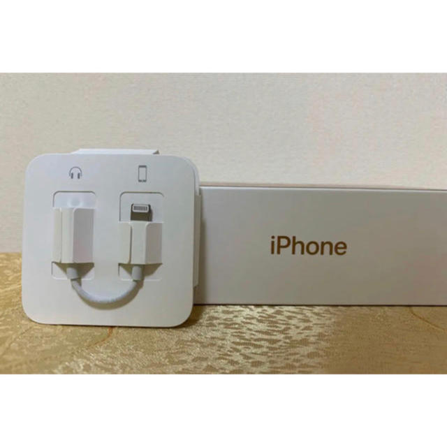 Apple(アップル)の新品未使用 ♡iPhone イヤホン 変換アダプタ♡ スマホ/家電/カメラのスマホアクセサリー(ストラップ/イヤホンジャック)の商品写真