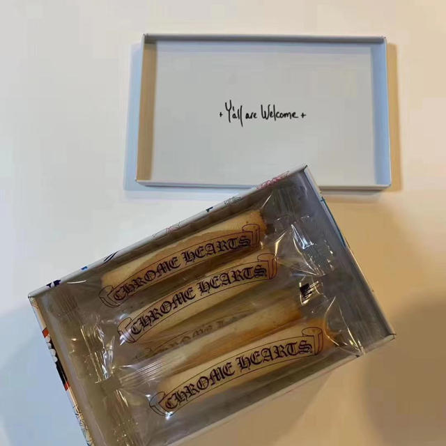 Chrome Hearts(クロムハーツ)の20周年 クロムハーツ 青山店限定 ヨックモック クッキー 食品/飲料/酒の食品(菓子/デザート)の商品写真