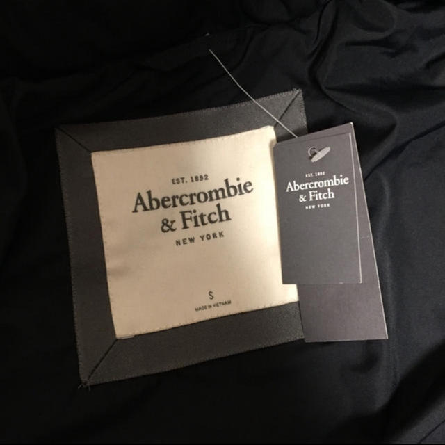 Abercrombie&Fitch(アバクロンビーアンドフィッチ)の送料込みにしました‼️新品、未使用❤︎アバクロ　ダウンジャケット レディースのジャケット/アウター(ダウンジャケット)の商品写真