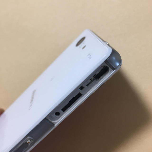 Xperia(エクスペリア)の docomo Xperia Z3  compact SO-02G ジャンク スマホ/家電/カメラのスマートフォン/携帯電話(スマートフォン本体)の商品写真