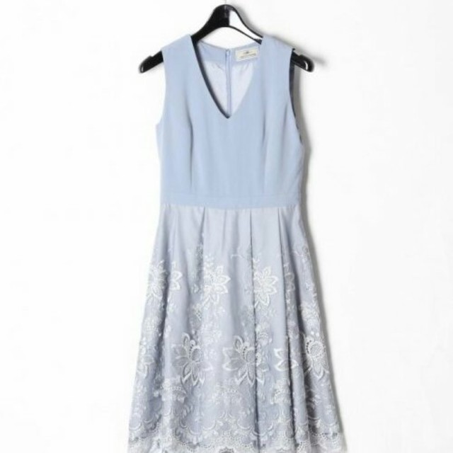 GRACE CONTINENTAL(グレースコンチネンタル)のグレースコンチネンタル 刺繍ドレス レディースのワンピース(ひざ丈ワンピース)の商品写真
