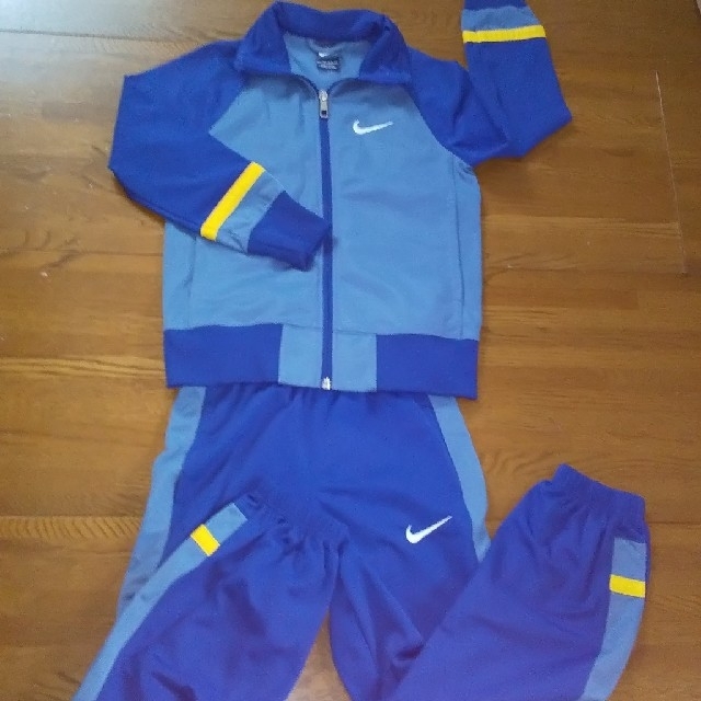 NIKE(ナイキ)のナイキスウェット上下＊キッズ キッズ/ベビー/マタニティのキッズ服男の子用(90cm~)(その他)の商品写真