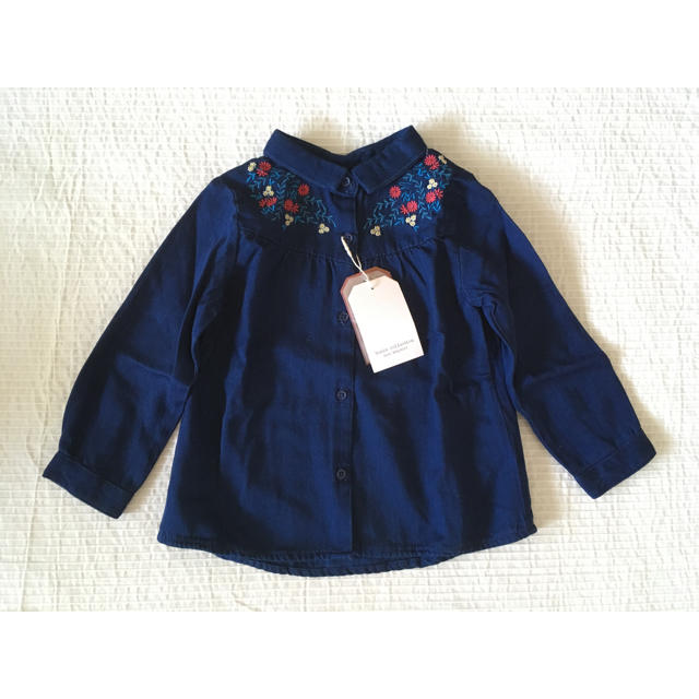 ZARA KIDS(ザラキッズ)の新品☆ZARA KIDS☆お花刺繍 デニムブラウス 98 95 100 2〜3歳 キッズ/ベビー/マタニティのキッズ服女の子用(90cm~)(ブラウス)の商品写真