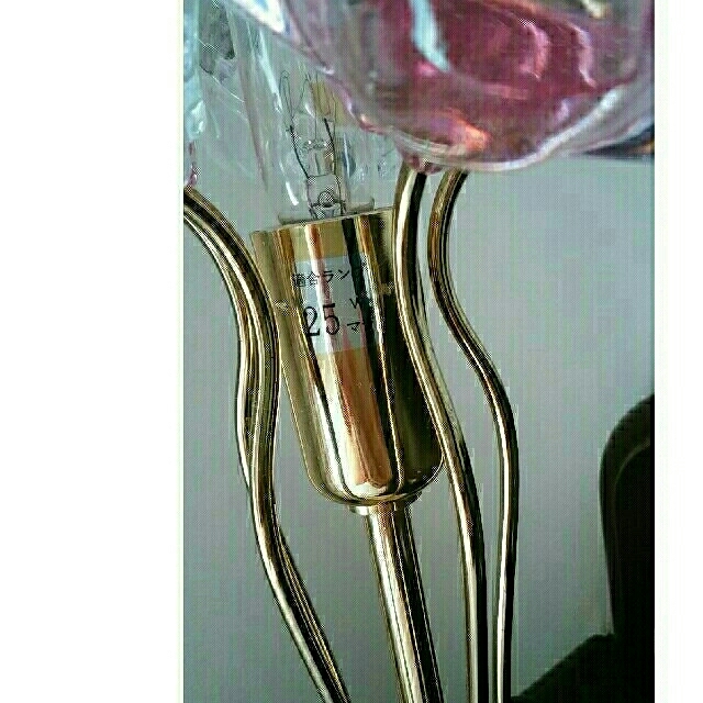 ♡HOYA♡ガラスの美しいお花のテーブルランプ　台座ゴールド♪ インテリア/住まい/日用品のライト/照明/LED(テーブルスタンド)の商品写真