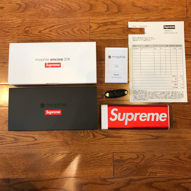 Supreme(シュプリーム)のNIDA様専用【送料込】 Supreme Mophie encore 20K スマホ/家電/カメラのスマートフォン/携帯電話(バッテリー/充電器)の商品写真