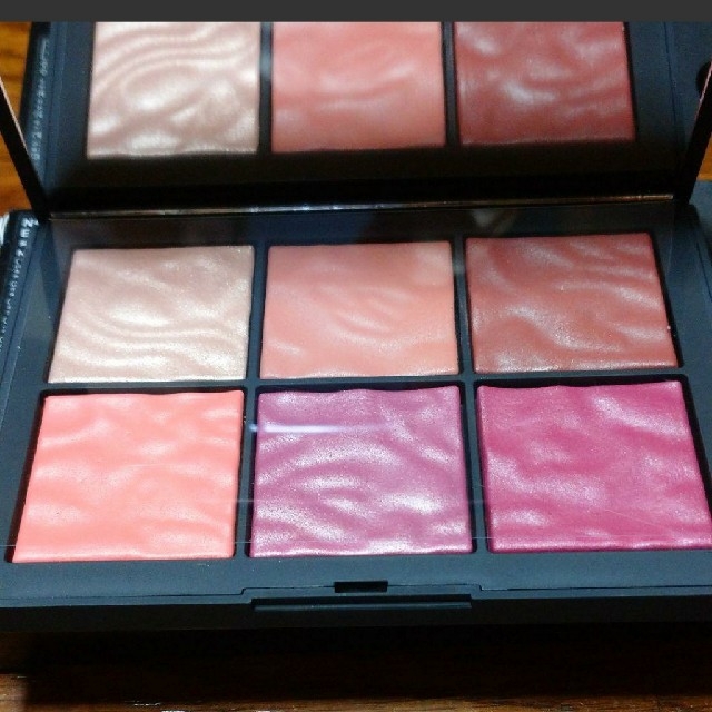 週末お値下げ中！【新品】NARS エクスポーズド チークパレット