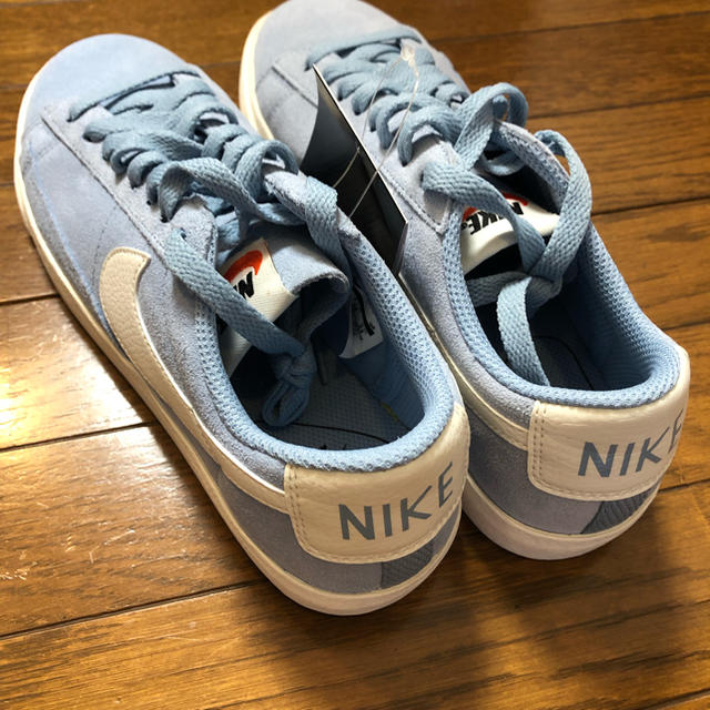 NIKE(ナイキ)の未使用☆NIKE ウィメンズレーザー レディースの靴/シューズ(スニーカー)の商品写真