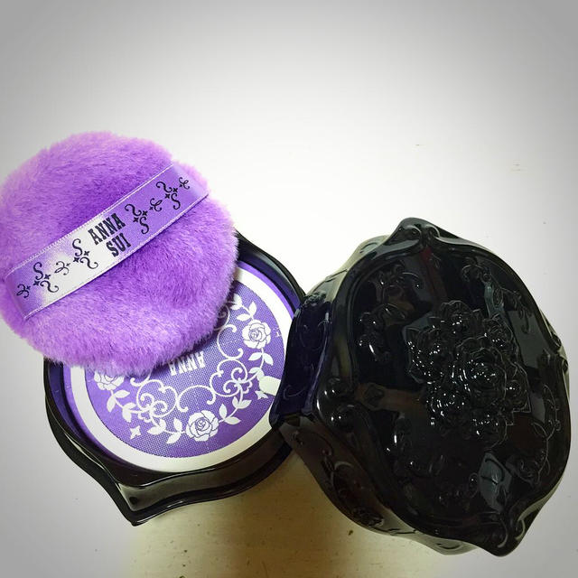 ANNA SUI(アナスイ)の【新品】アナスイフェイスパウダー702 コスメ/美容のベースメイク/化粧品(フェイスパウダー)の商品写真