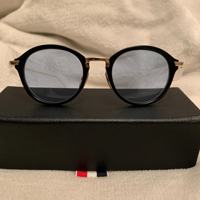 THOM BROWNE(トムブラウン)のTHOM BROWNE tb-011 サイズ46 ブラック×ゴールド メンズのファッション小物(サングラス/メガネ)の商品写真