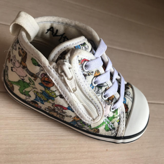 CONVERSE(コンバース)のコンバース  13㎝ ハイカット スニーカー 赤  トイストーリー キッズ/ベビー/マタニティのベビー靴/シューズ(~14cm)(スニーカー)の商品写真