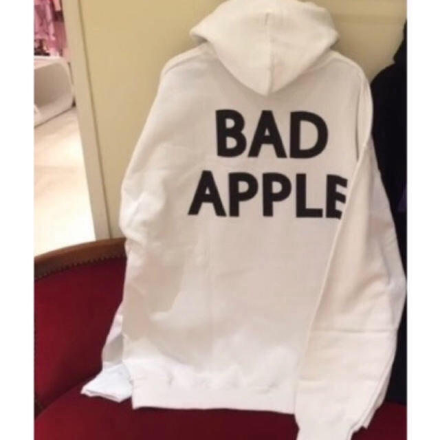 MILKBOY(ミルクボーイ)のMILKBOY ミルクボーイ  BAD APPLE  りんごBIG パーカー  メンズのトップス(パーカー)の商品写真