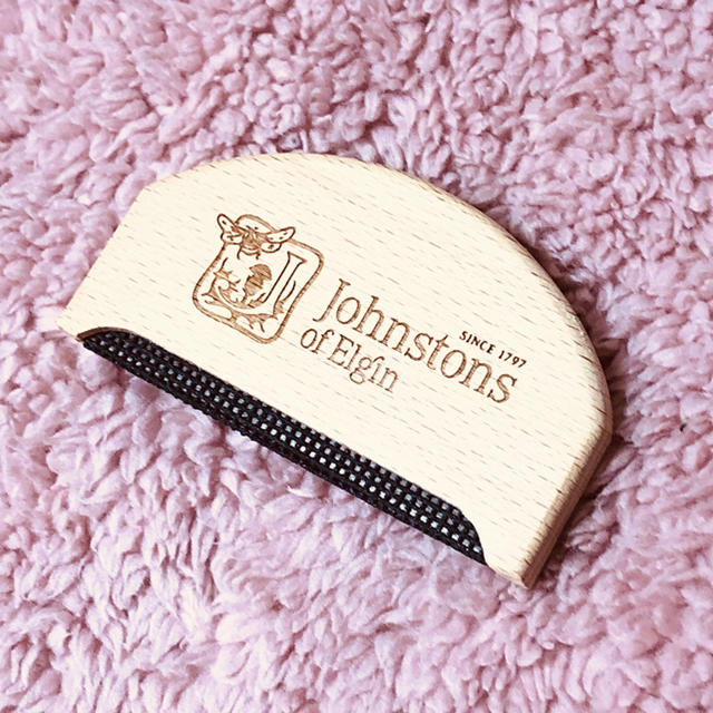 Johnstons(ジョンストンズ)の【新品】ジョンストンズ  de-pilling comb レディースのファッション小物(ストール/パシュミナ)の商品写真