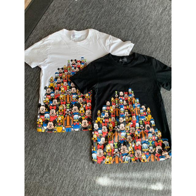 Disney(ディズニー)の【ぴこ08様専用】香港ディズニー限定　Tシャツペア レディースのトップス(Tシャツ(半袖/袖なし))の商品写真