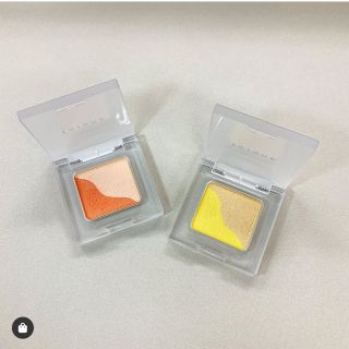 コスメキッチン(Cosme Kitchen)のto/one トーン ペタルアイシャドウ 03 ゴールドイエロー(アイシャドウ)