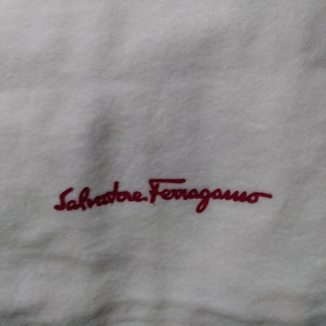 Salvatore Ferragamo(サルヴァトーレフェラガモ)の【レア商品・未使用・2枚組】フェラガモ　袋／ケース　ロング レディースのバッグ(ショップ袋)の商品写真