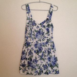 トップショップ(TOPSHOP)のTOPSHOP 花柄ミニロンパース(オールインワン)