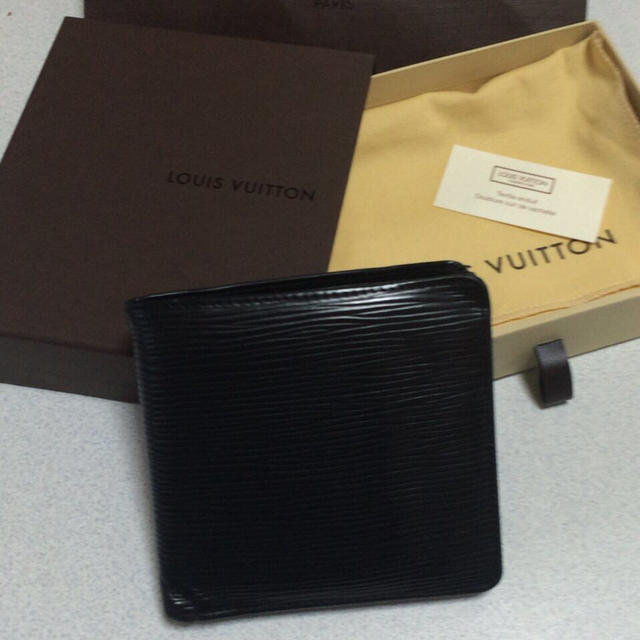 LOUIS VUITTON(ルイヴィトン)の15時まで限定☆☆☆☆二つ折り財布 レディースのファッション小物(財布)の商品写真