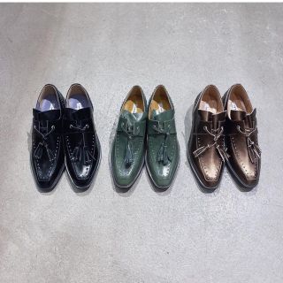 アメリヴィンテージ(Ameri VINTAGE)のSTUDS TASSEL LOAFER カーキ(ローファー/革靴)