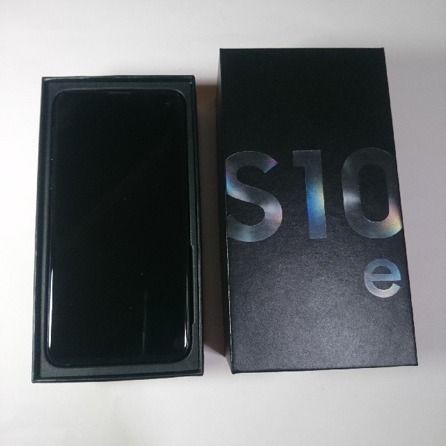 Galaxy(ギャラクシー)のGALAXY S10e Prism Black スマホ/家電/カメラのスマートフォン/携帯電話(スマートフォン本体)の商品写真